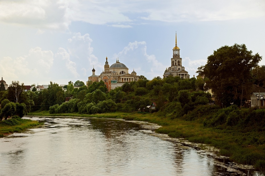 Торжок. Вид на Борисоглебский монастырь.