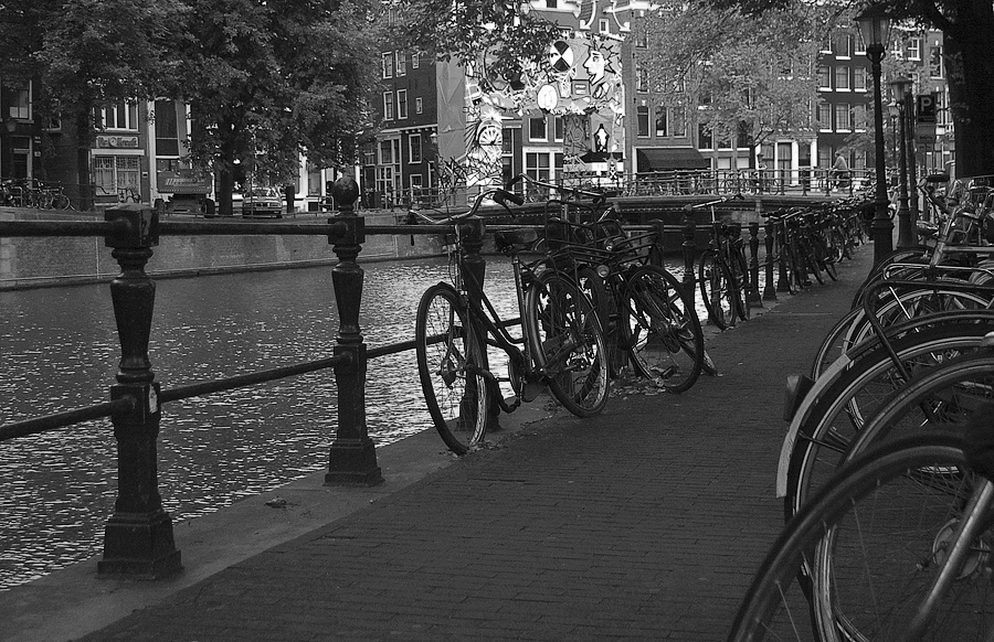 прогуляться по Амстердаму
