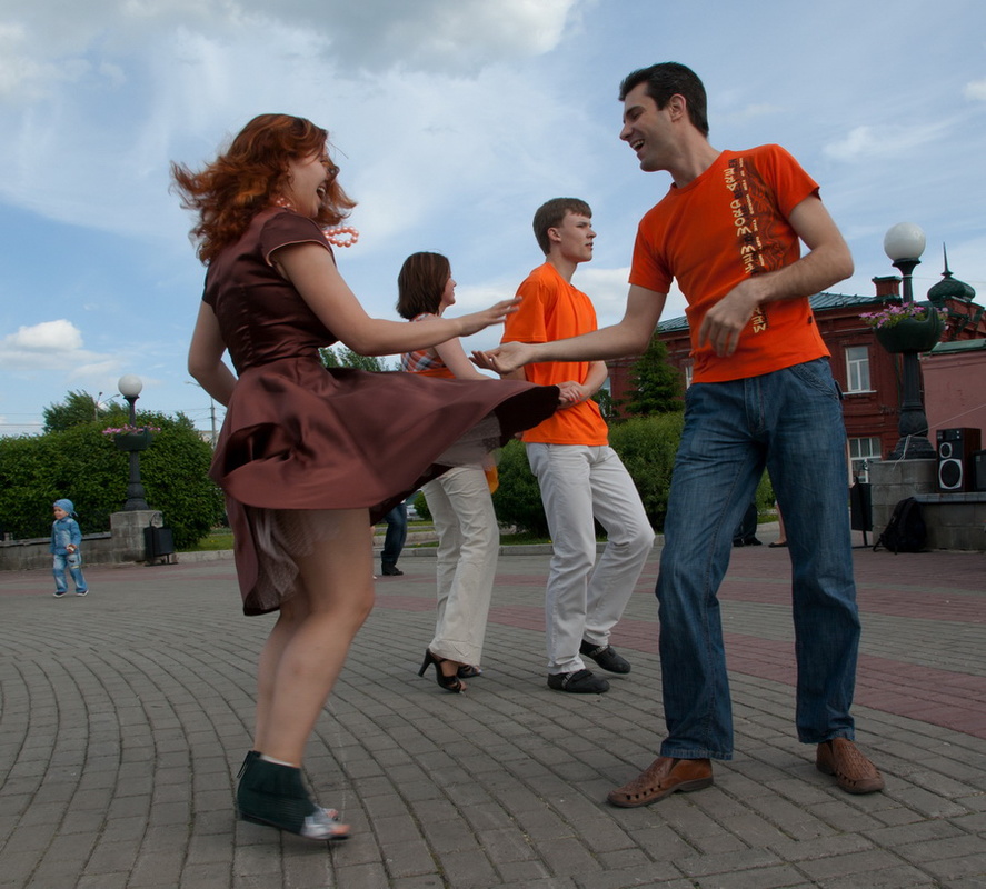 Open-air orange party