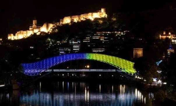 Тбилиси. Мост Мира. Грузия