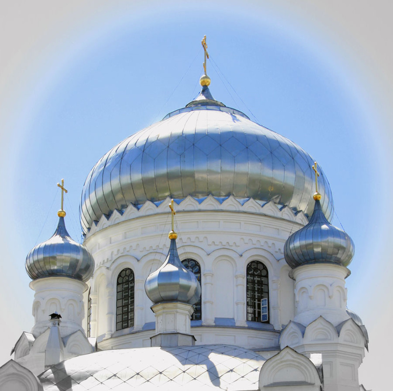 Купола Успенского собора.