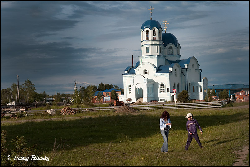 Село пожалуйста. Село Подгорное Томская область. Томская область Чаинский район село Подгорное. Село Подгорное Томская область Чаинский район Церковь. Храм Рождества Христова Подгорное.