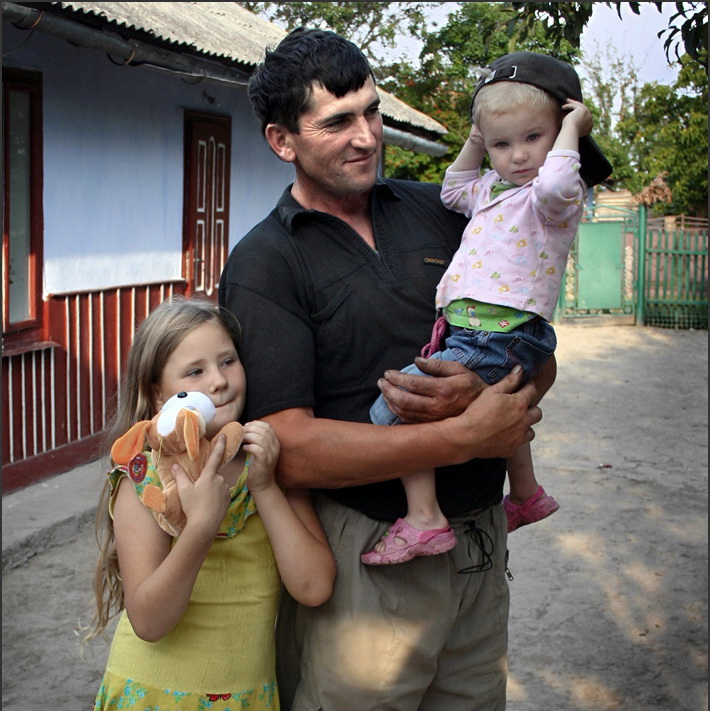 Механик Миша и его дочки