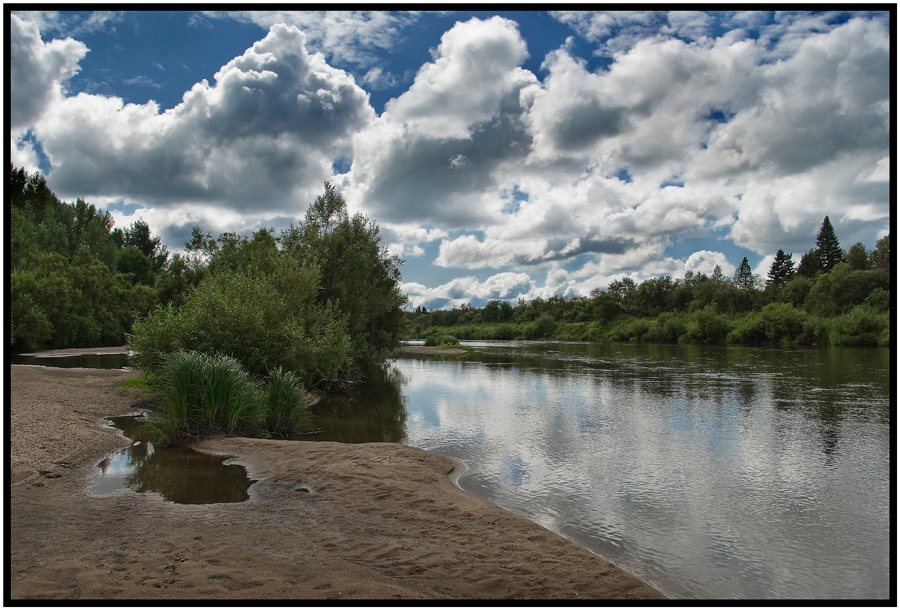 У реки.