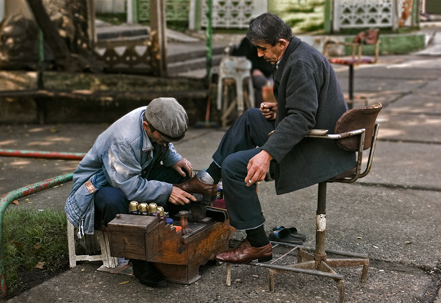 Чистильщик обуви в Гиресуне (Турция)